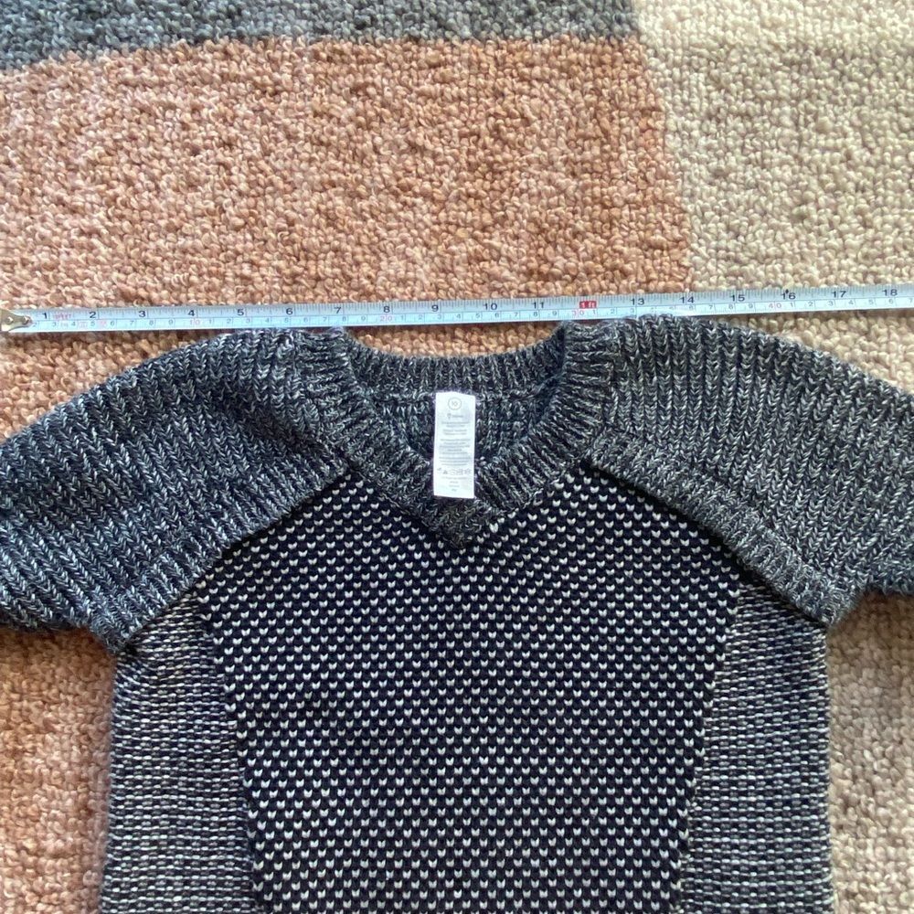 Ivivva by Lululemon Girls To Be Cozy Knit Black Pullover Sweater 10 - Picture 3 of 11